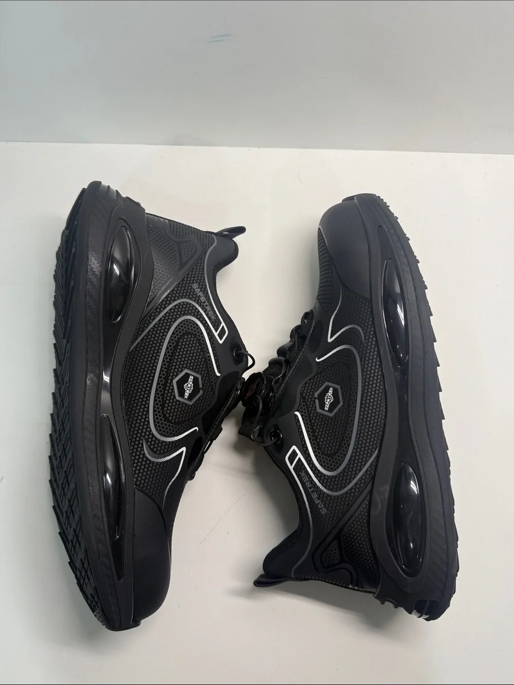 SAFETREK reinforced-toe work shoes.Size 44 It's like a size 11.